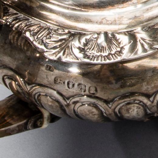 TEKANNA, silver, London, England 1810. Vikt 685 g.