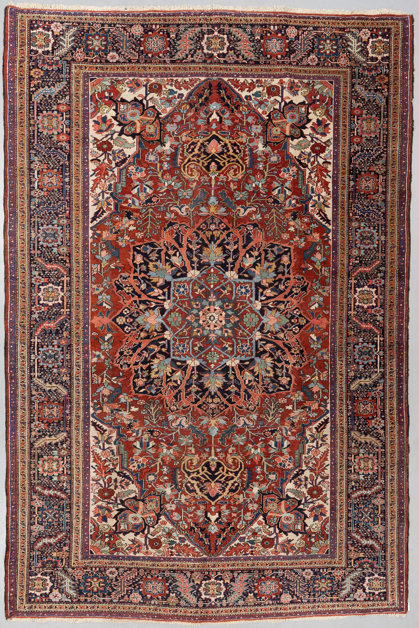 Matto, semi-antique Heriz, ca 381 x 256 cm.