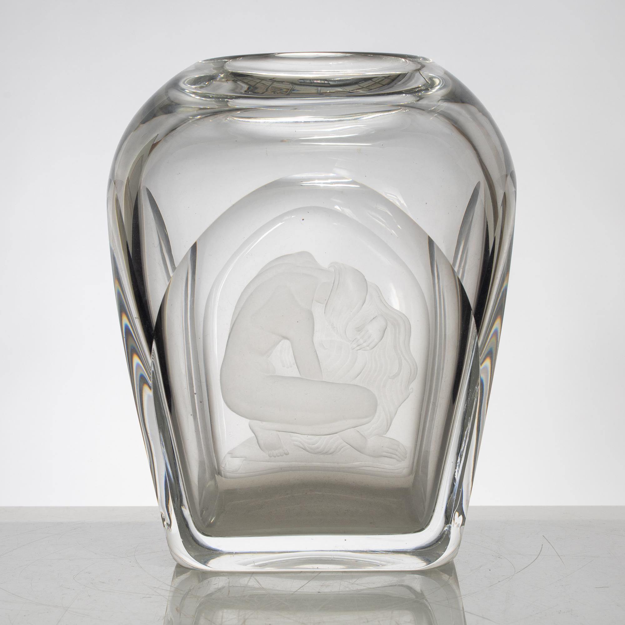 Simon Gate, a model 1530 glass vase, Orrefors.
