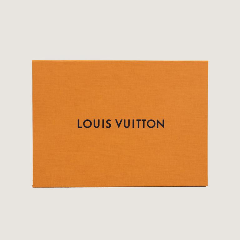 Louis Vuitton,.