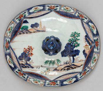 An imari tureen and cover, Qing dynasty, first half of 18th Century.