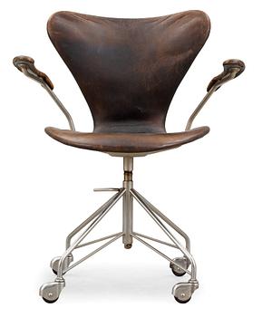 465. ARNE JACOBSEN, skrivbordsstol, "Sjuan", s.k. Swivel chair, Fritz Hansen, Danmark 1950-60-tal.