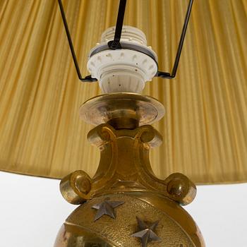 A pair of brass table lamps from around the year 1900.