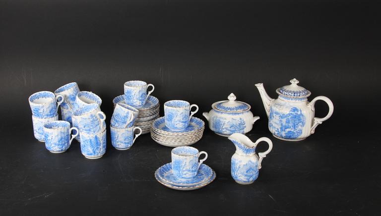 SERVISDELAR, ca 15 delar Rörstrand, 1800-tal. Fat medföljer.