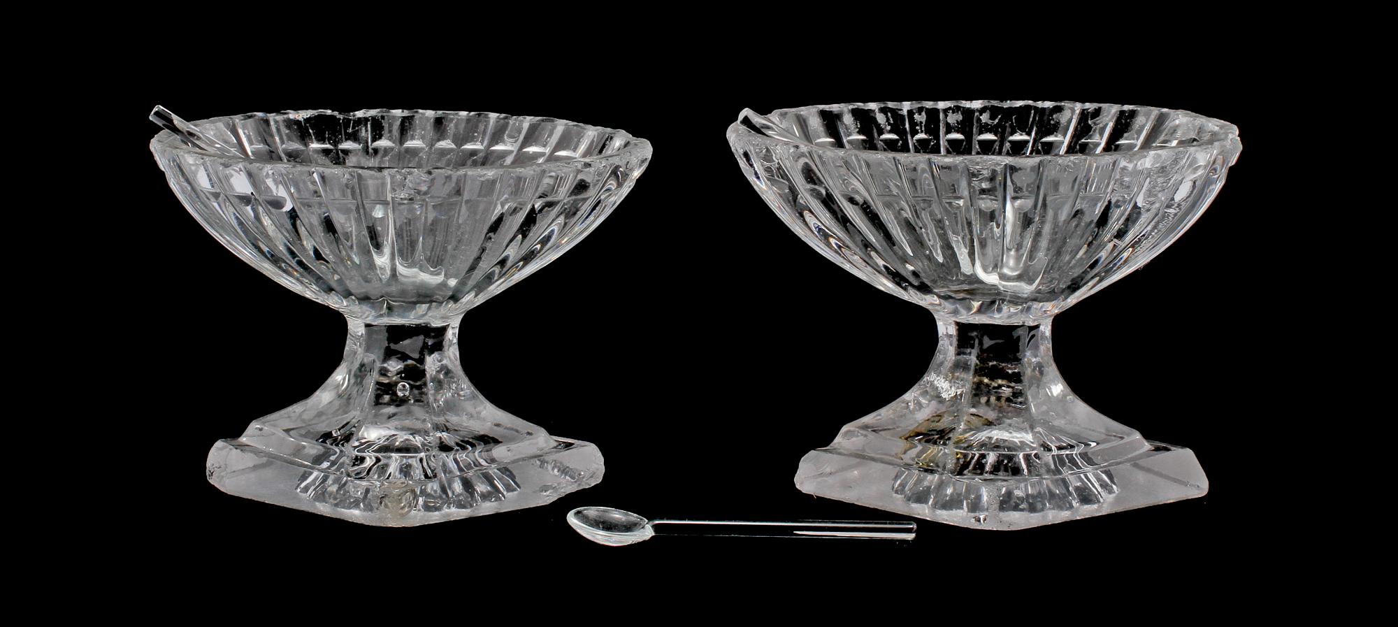 SALTKAR, ett par, glas, 1800-tal.