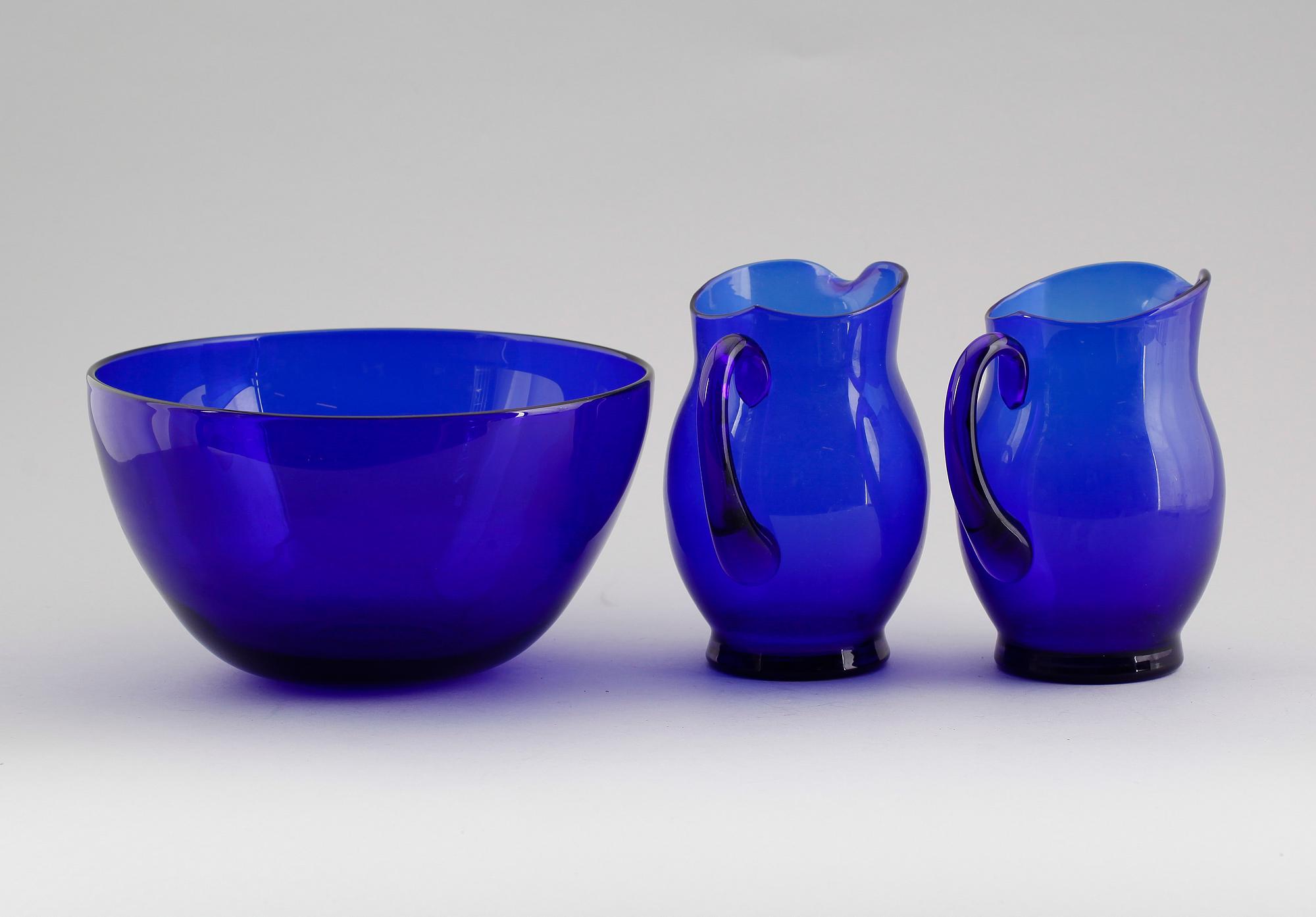 SKÅL OCH 2 KANNOR, glas, 1800-talets andra hälft.