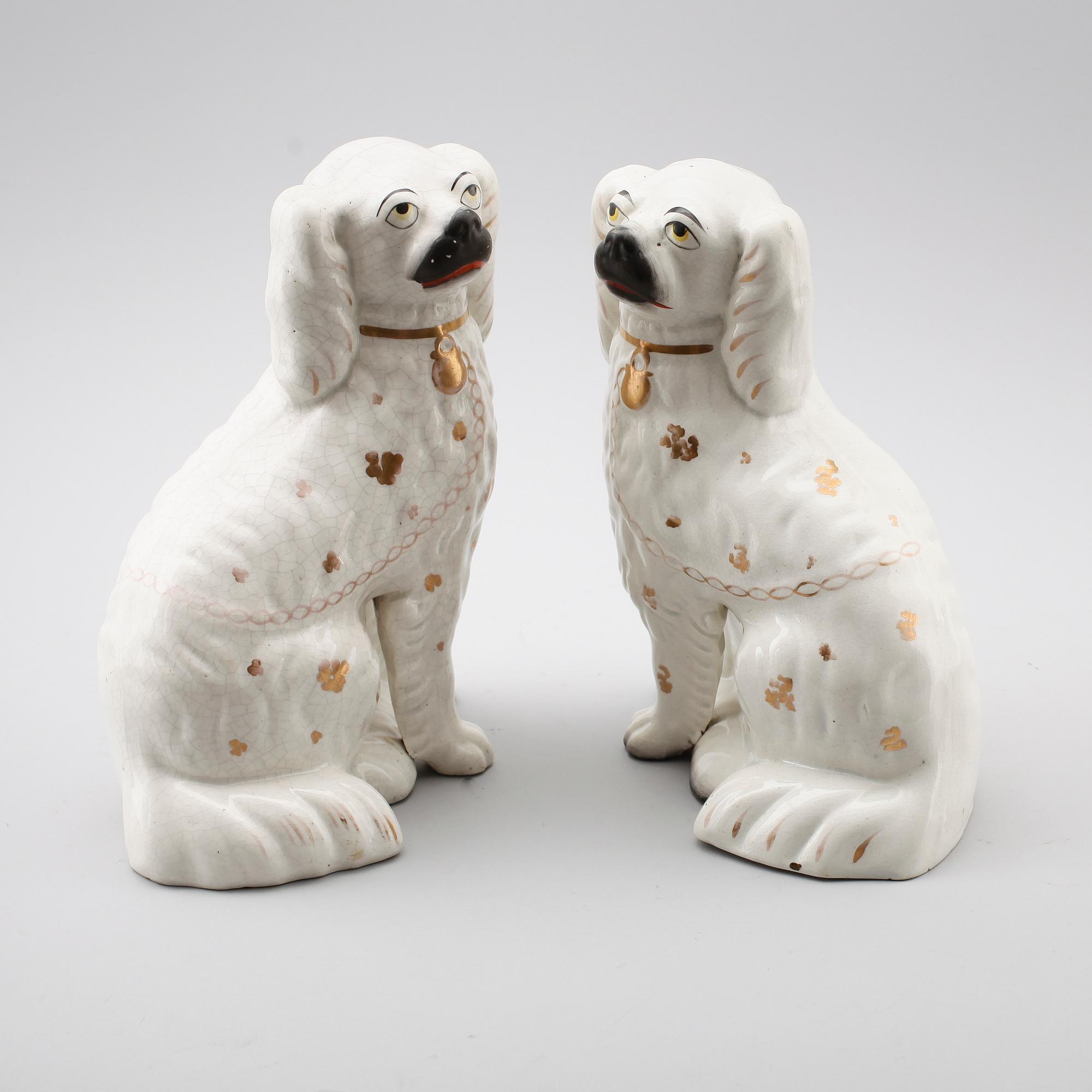 FIGURER, 1 par snarlika, porslin, England, 1900-talets första hälft.