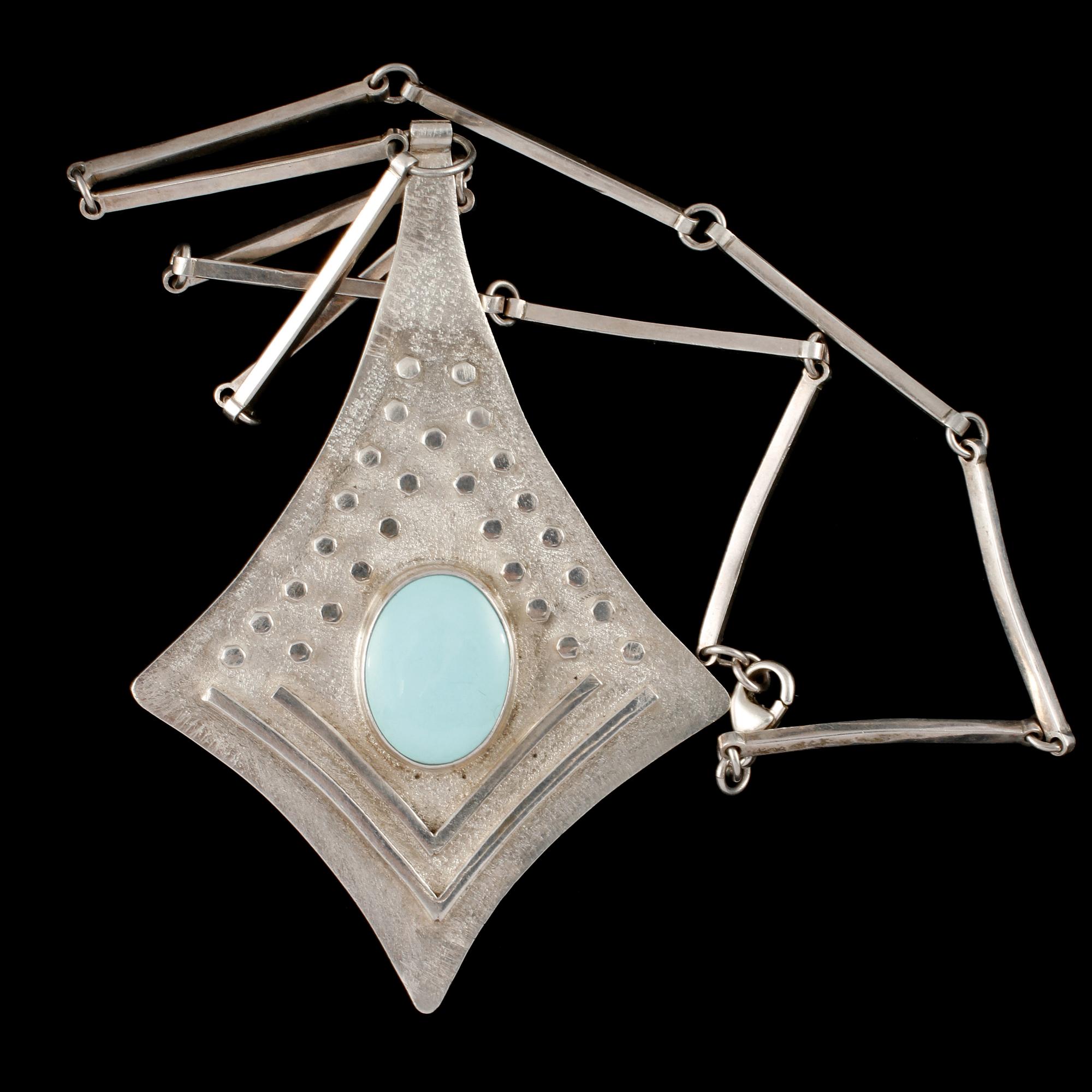 COLLIER, silver samt cabochonslipad turkos, Silverkällan Silversmedjan, Vänersborg, 2001. Vikt 40 g.
