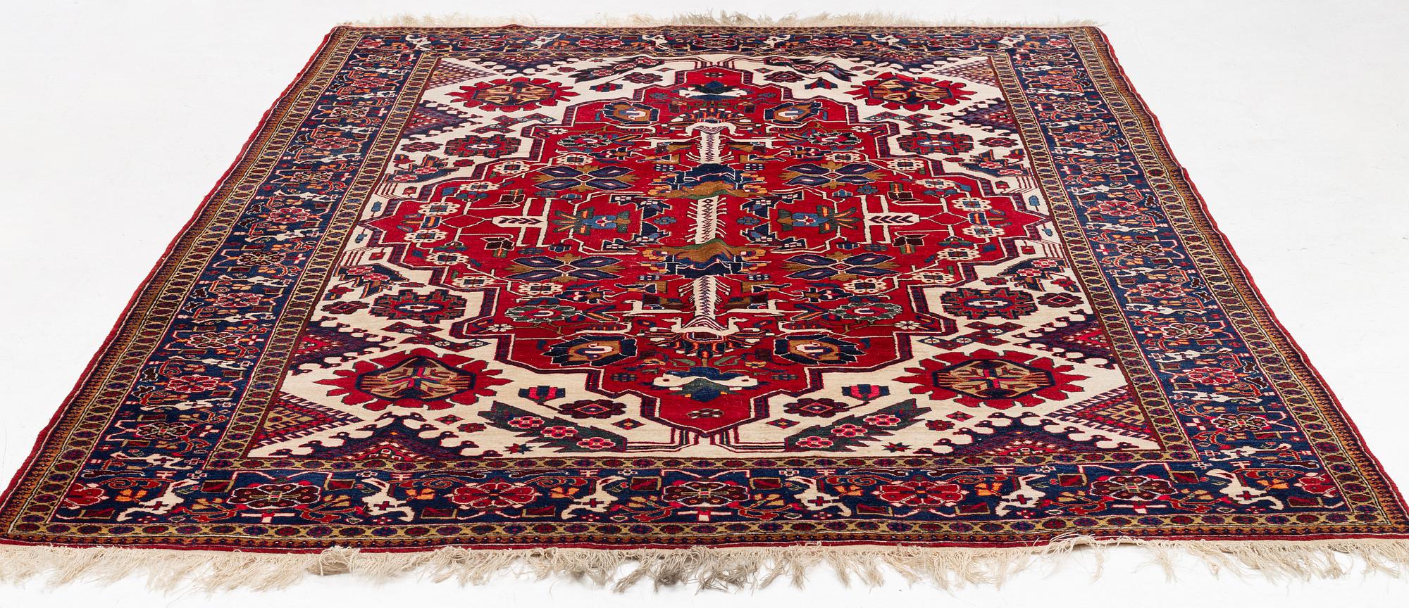 Rug, oriental, approx. 311 x 228 cm.