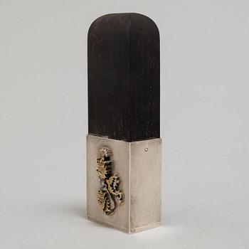 WIWEN NILSSON, sigillstämpel, sterling silver och ebenholts, Lund 1951.