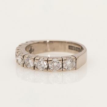 Alliance ring, 18K white gold with brilliant-cut diamonds.