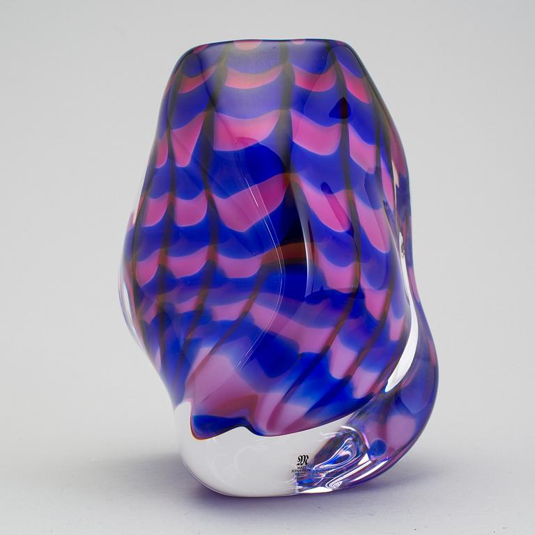 KLAS GÖRAN TINBÄCK, a glass vase for Målerås, 1990´s.