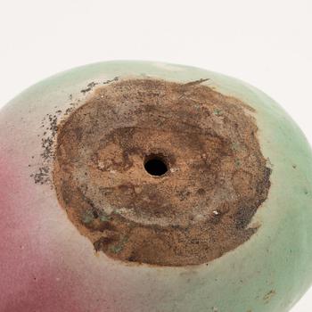 Offerfrukt, porslin. Kina, omkring 1900.