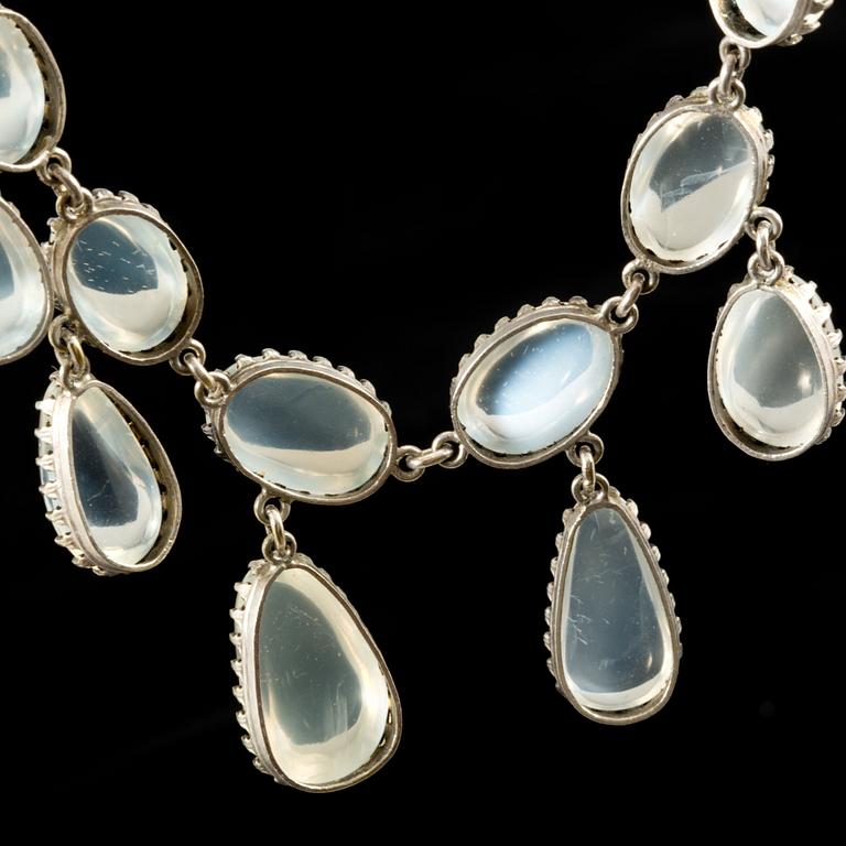 A cabochon-cut moonstone necklace. Made by C G Hallberg, Stockholm 1907.