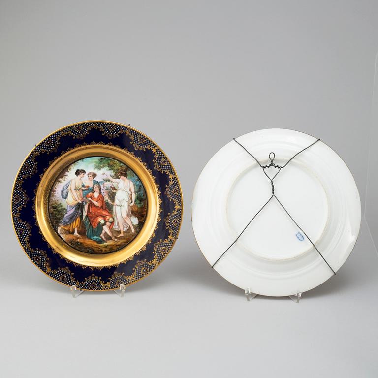 A Schlaggenwald and Berlin porcelaine service, 9 pieces. 19th/20th century.