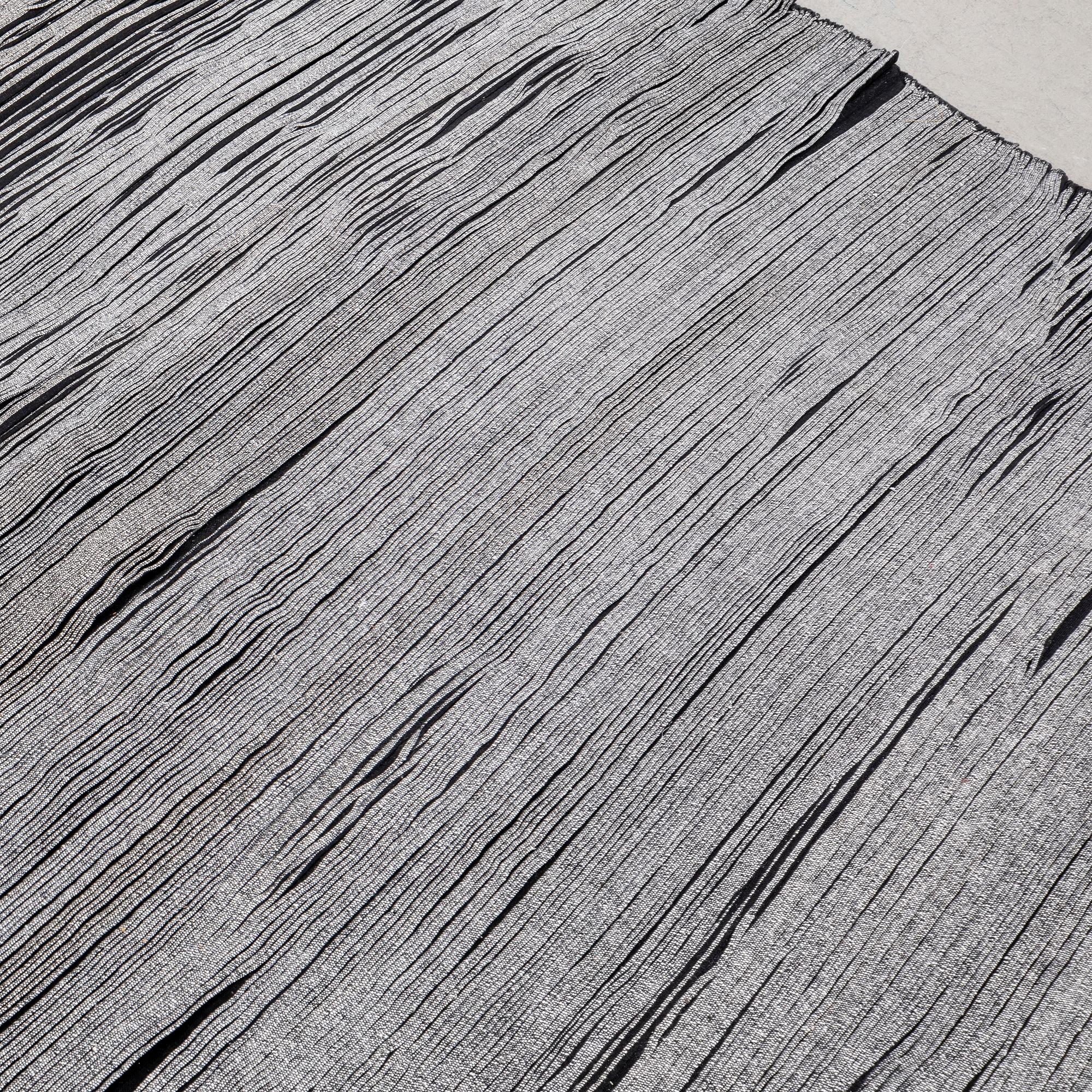 I+I, rug, "Wavelength", approx. 200 x 300 cm.