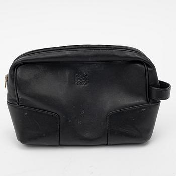 Loewe, kabinväska samt necessär.