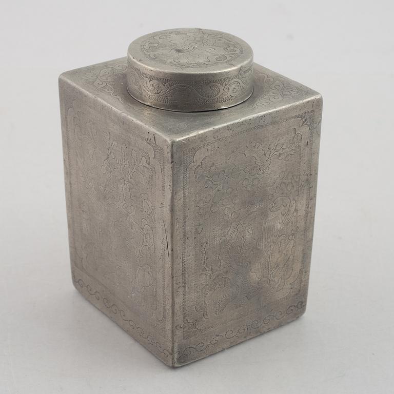 A Chinese pewter tea caddy, Qing dynasty, 19th century.