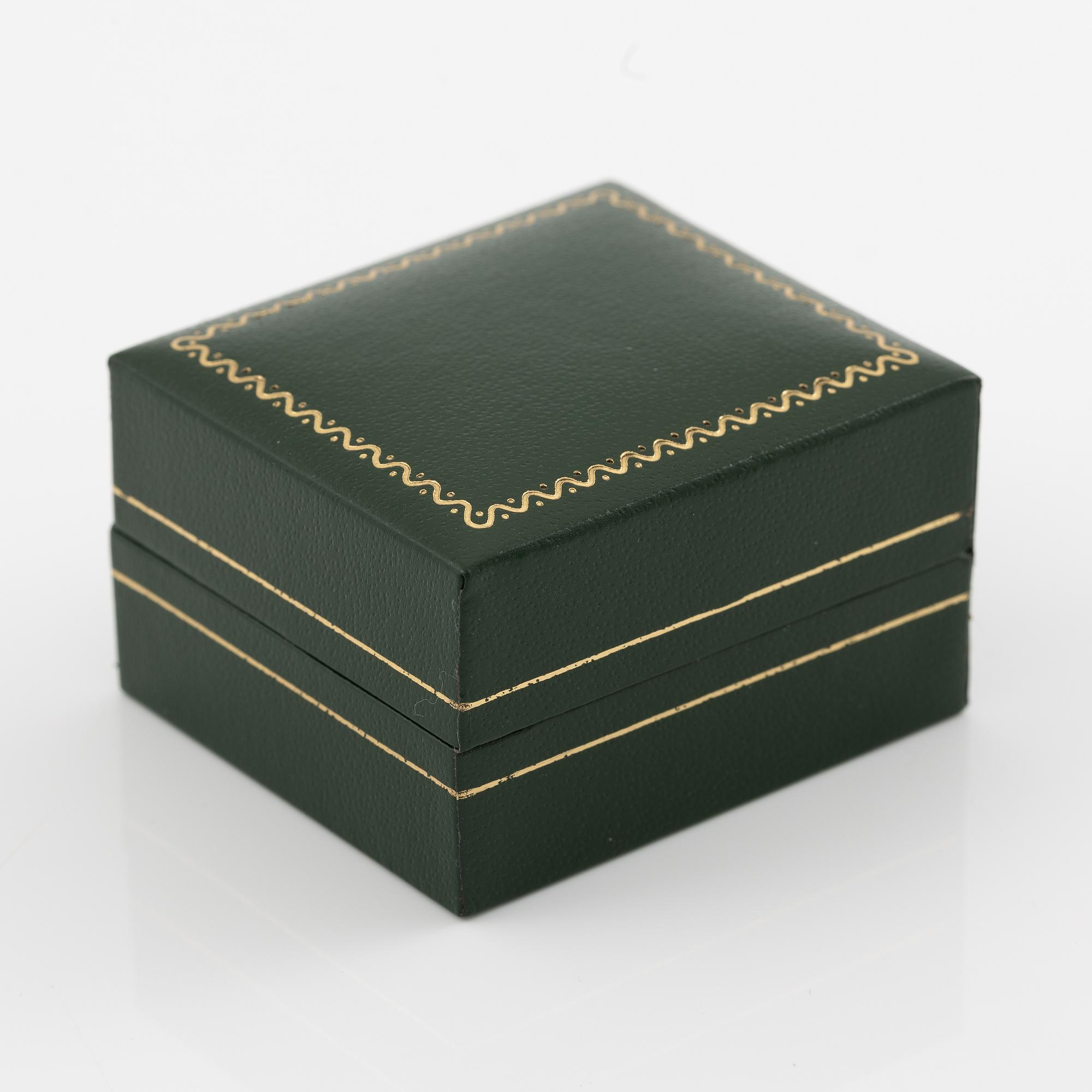 Ole Lynggaard ring 18K white gold with a cabochon-cut aquamarine and a round brilliant-cut diamond.