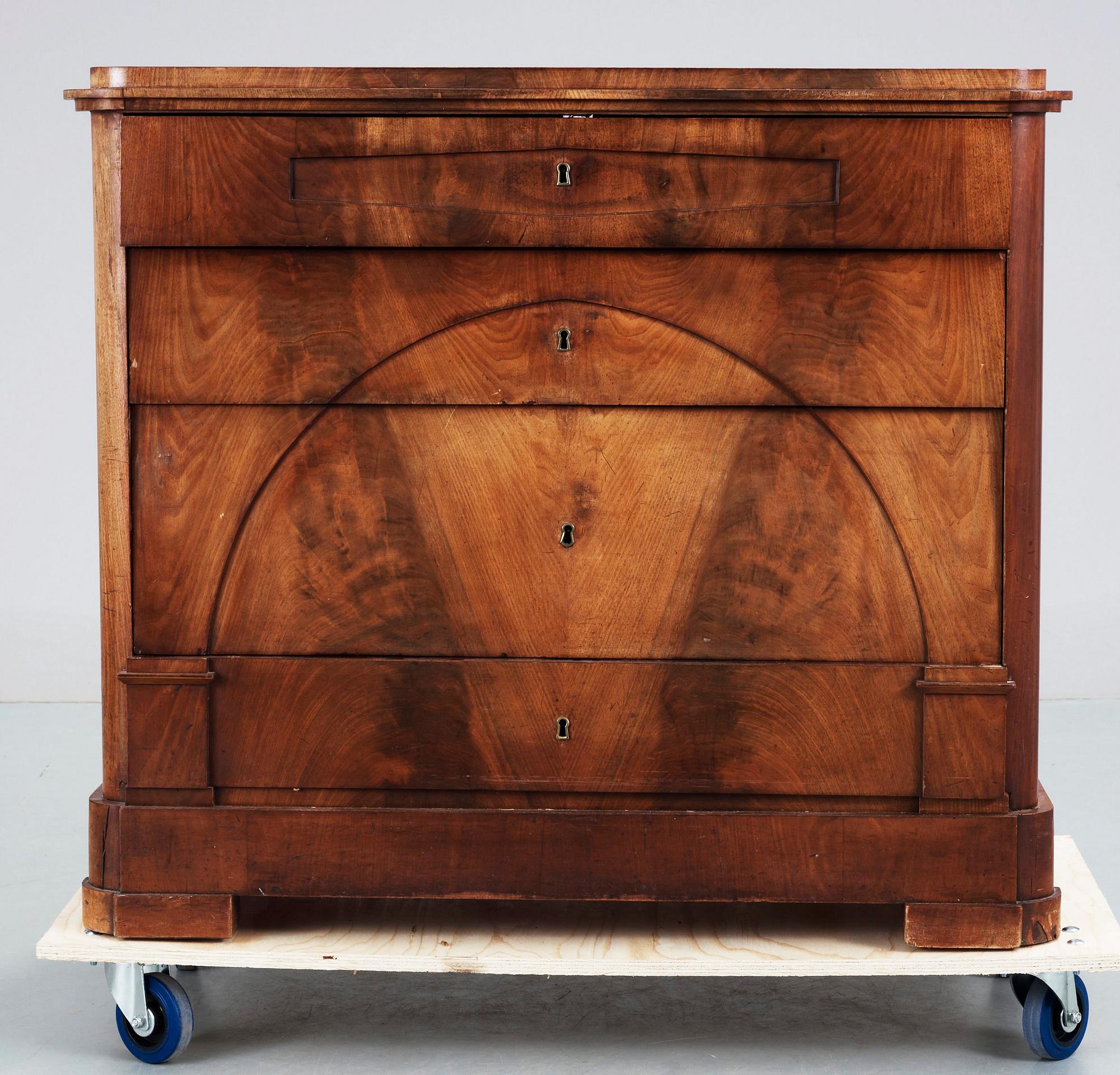 BYRÅ, senempire, 1800-talets mitt.