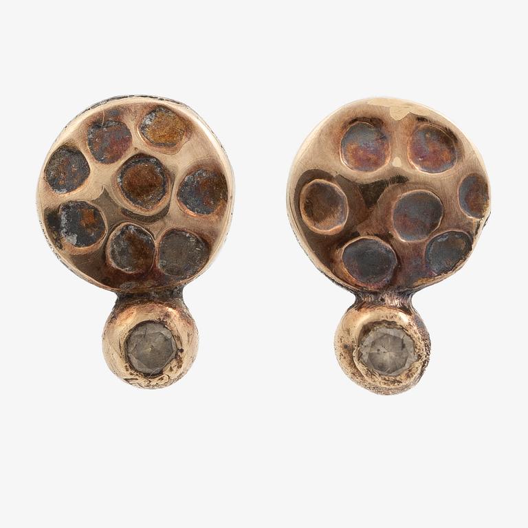 Earrings, a pair, silver gold and small diamonds, "Comet Uno Brill Earsticker", by Birdie.