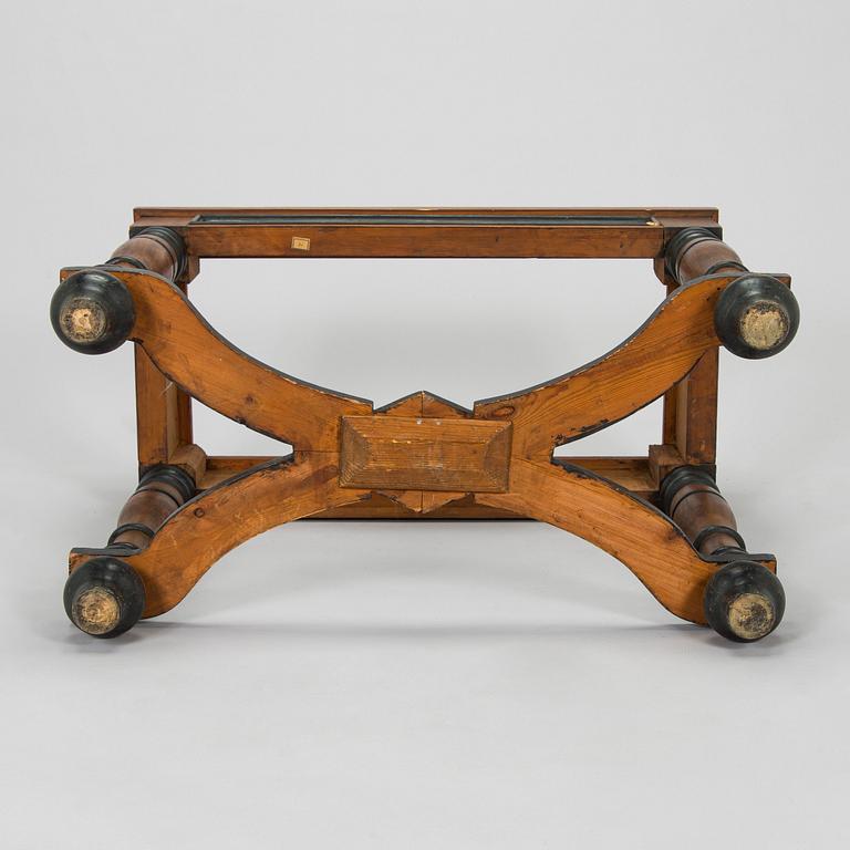 Kaappi/kabinettikaappi, barokkityyli, 1800/1900-luku.