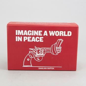 Carl Fredrik Reuterswärd, Non-Violence Project Foundation skulptur 2012.