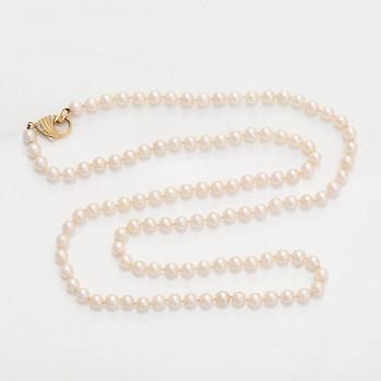 A cultured Akoya pearl necklace, clasp in 18K gold set with eight-cut diamonds. Swedish control mark.