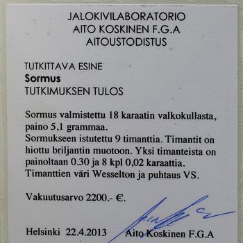 RING, vitguld 18K, briljantslipade diamanter, mittsten 0,30 ct, sidostenar tot. 0,16 ct. Vikt 5,1 g. Intyg.