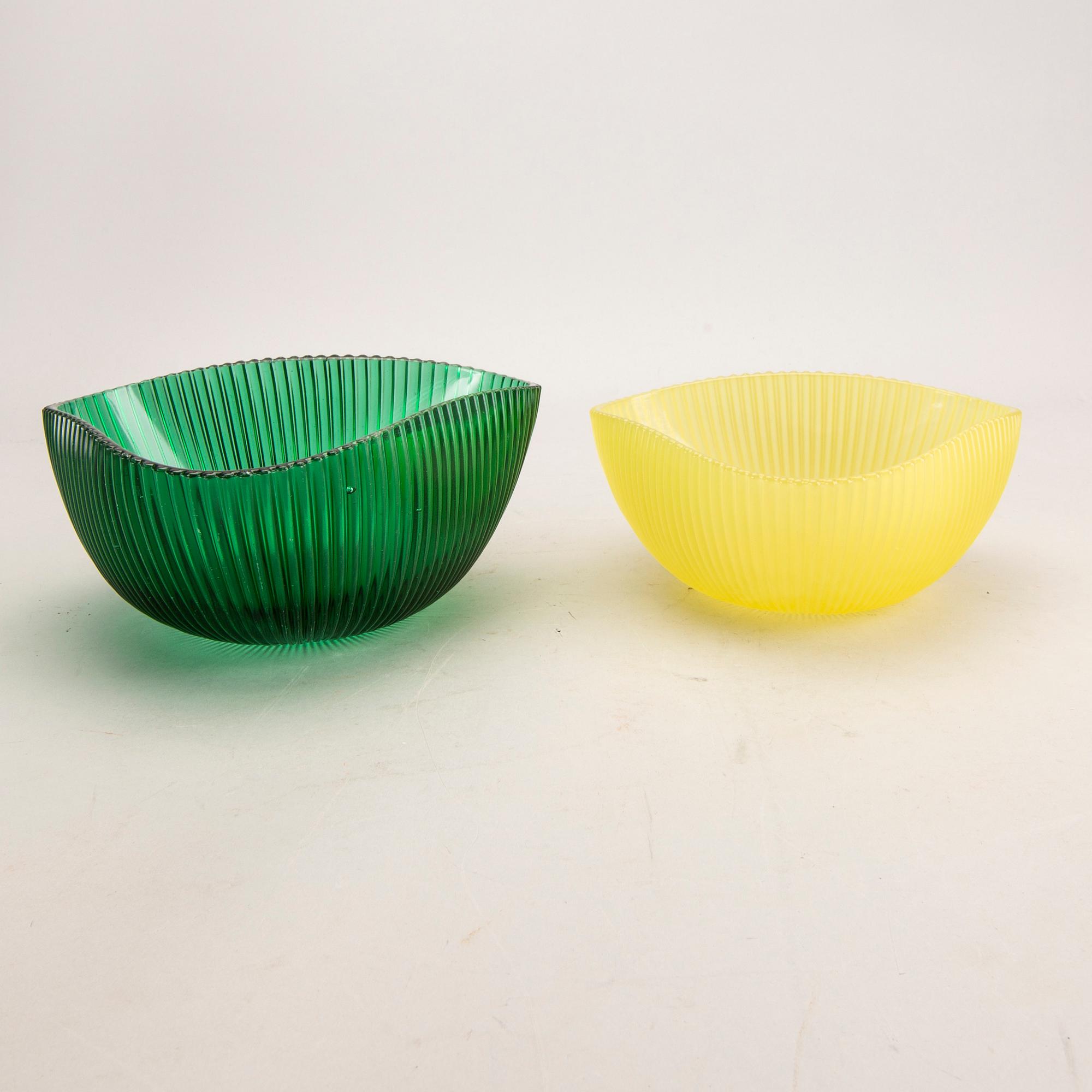 A set of 12 Arthur Percy plates, bowls and vases mostly Reffla Gullaskruf mid 1900s.