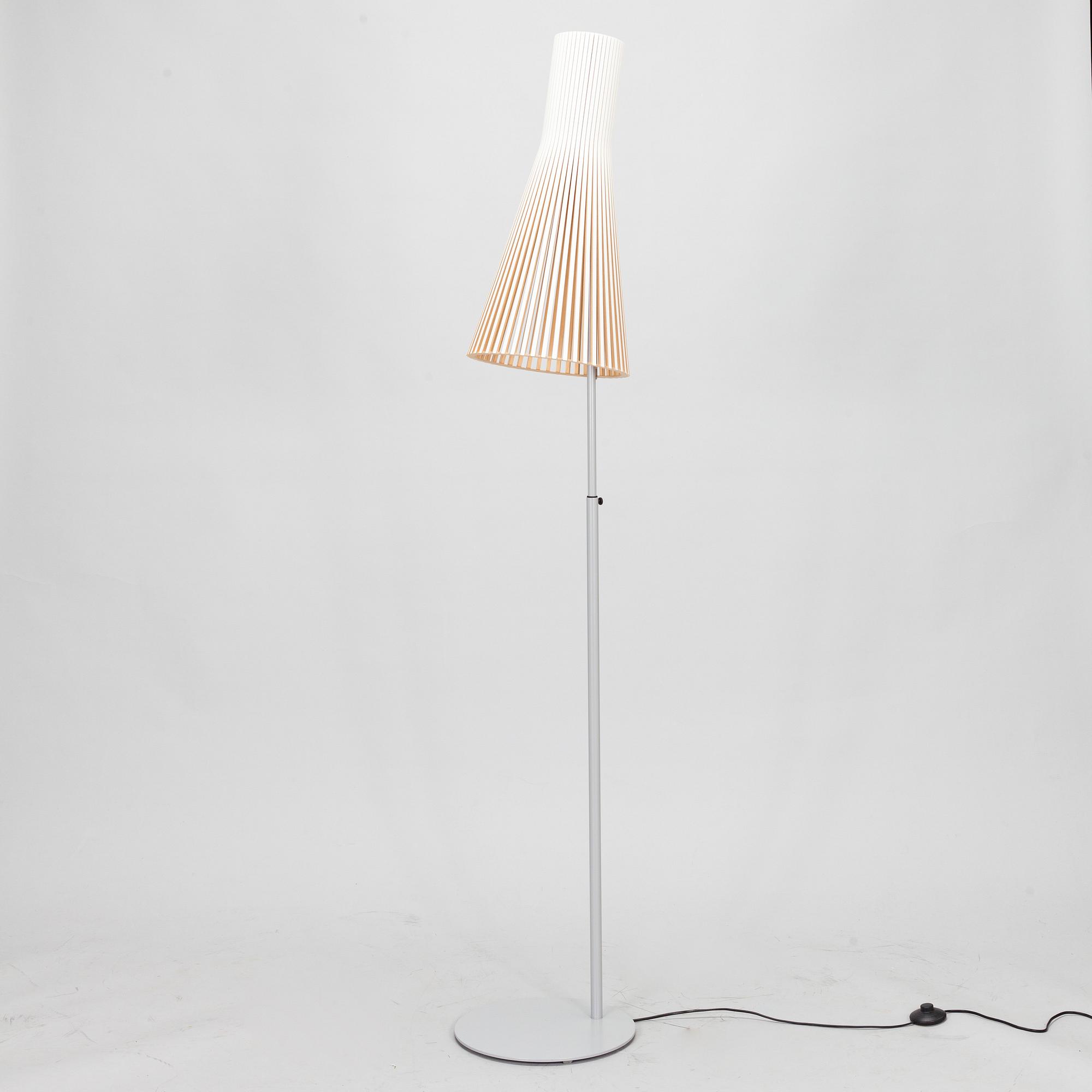 Seppo Koho, golvlampa, Secto 4210, Secto Design, Finland.