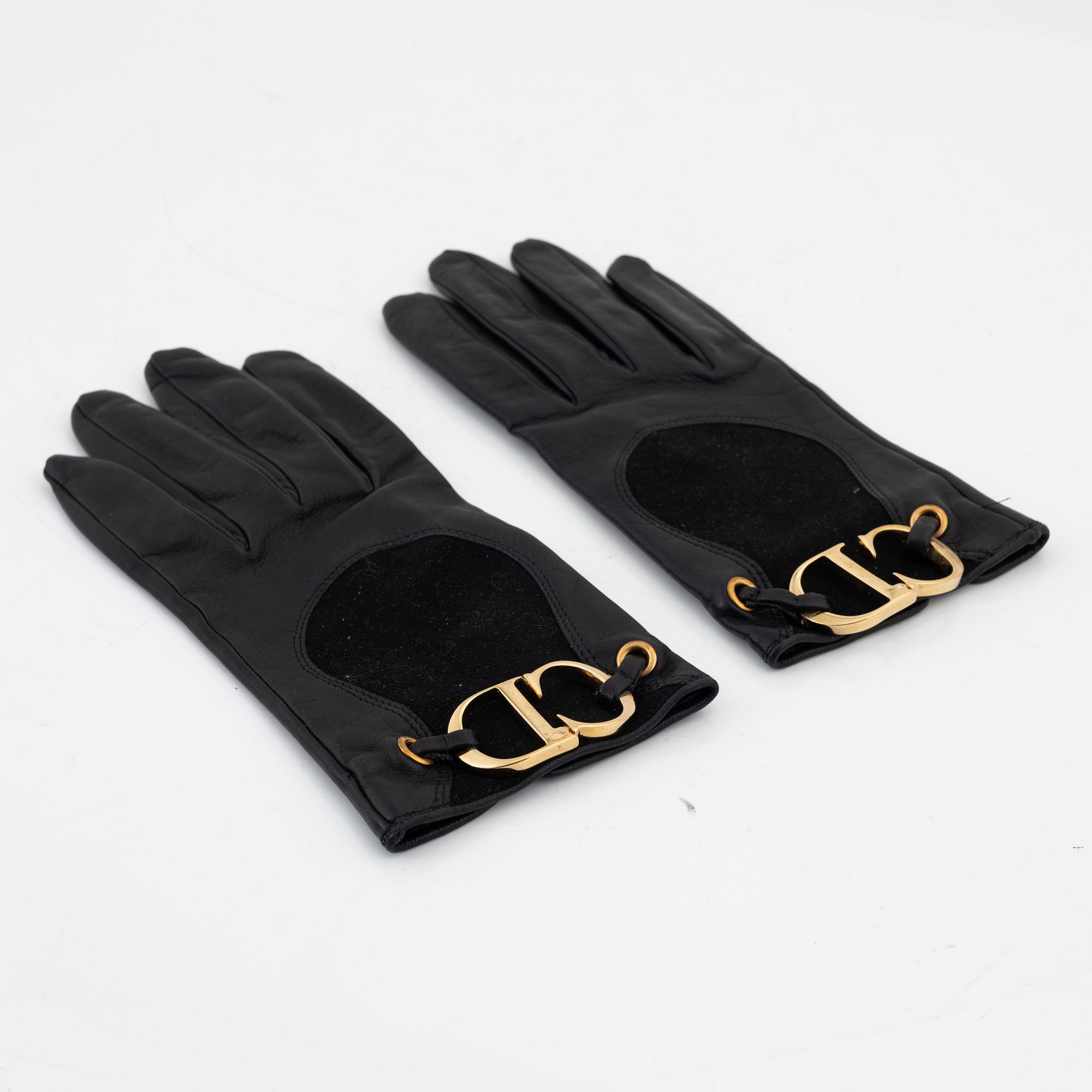 Christian Dior, a pair of leather gloves, size 7 1/2.