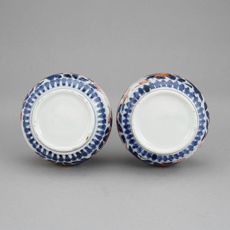 VASER, ett par, porslin, Kina, 1800/1900-tal.