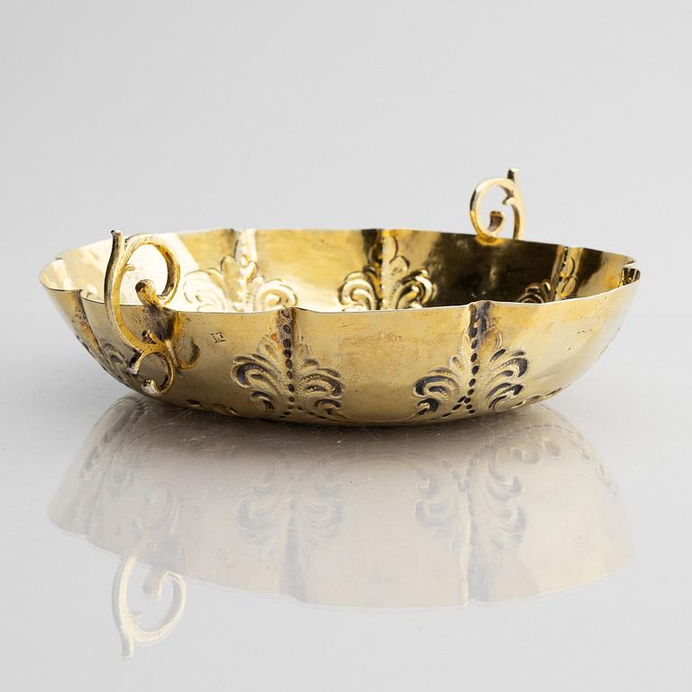 Konfektskål, förgyllt silver. Otydlig mästarstämpel, möjligen Theodor Menth (verksam 1685-1700), Augsburg. Barock.
