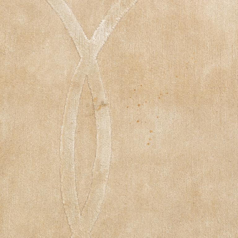 A carpet 360 x 360 cm.