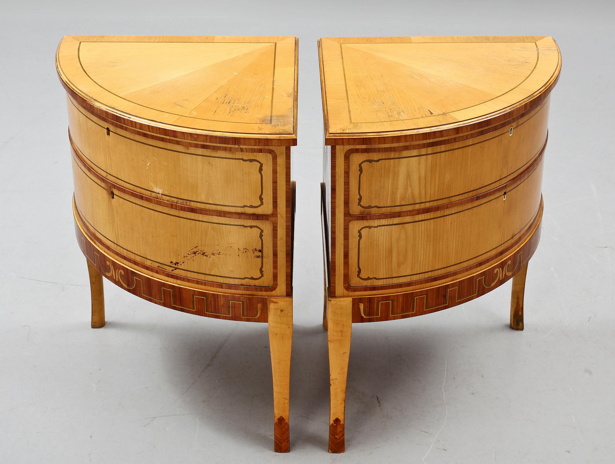 HÖRNSKÅP, ett par, art deco, 1930-tal.