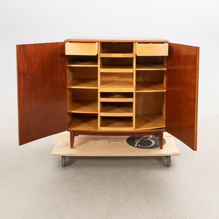 Axel Larsson, cabinet, Svenska Möbelfabrikerna, Bodafors, mid-20th century.