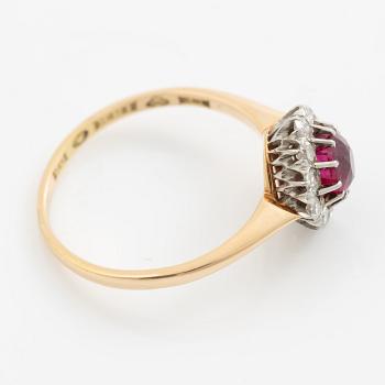 Ring in 18K gold set with a faceted synthetic ruby and eight-cut diamonds.