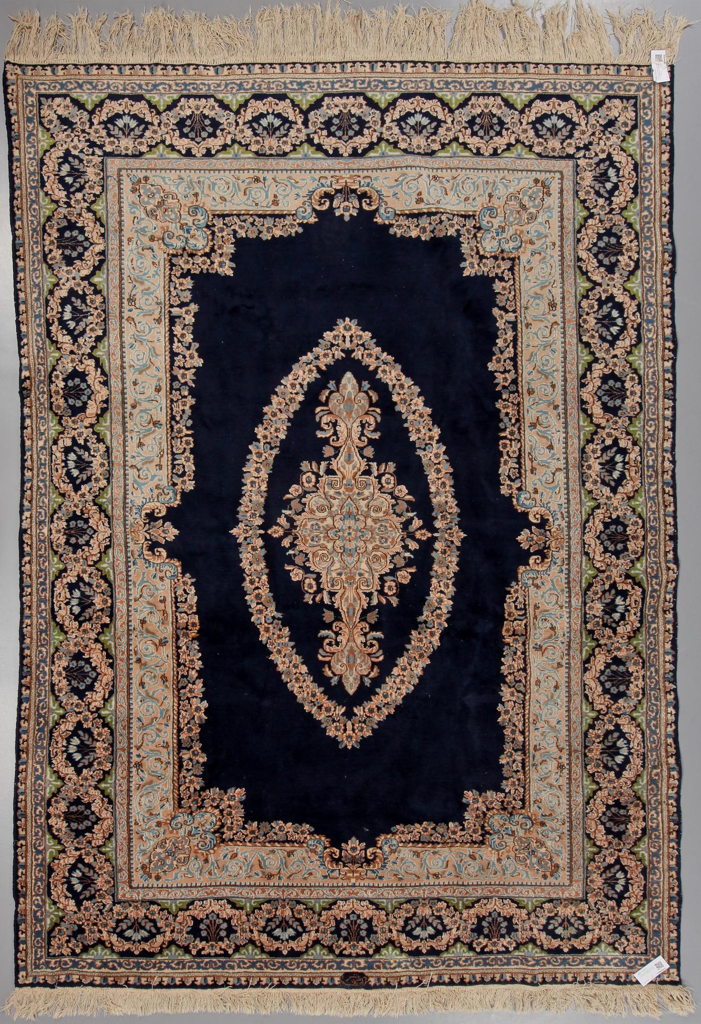 MATTA, Kirman, 296 x 188 cm, signerad, 1900-talets andras hälft.