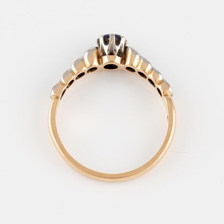 Ring in 18K gold with sapphire and old-cut diamonds.