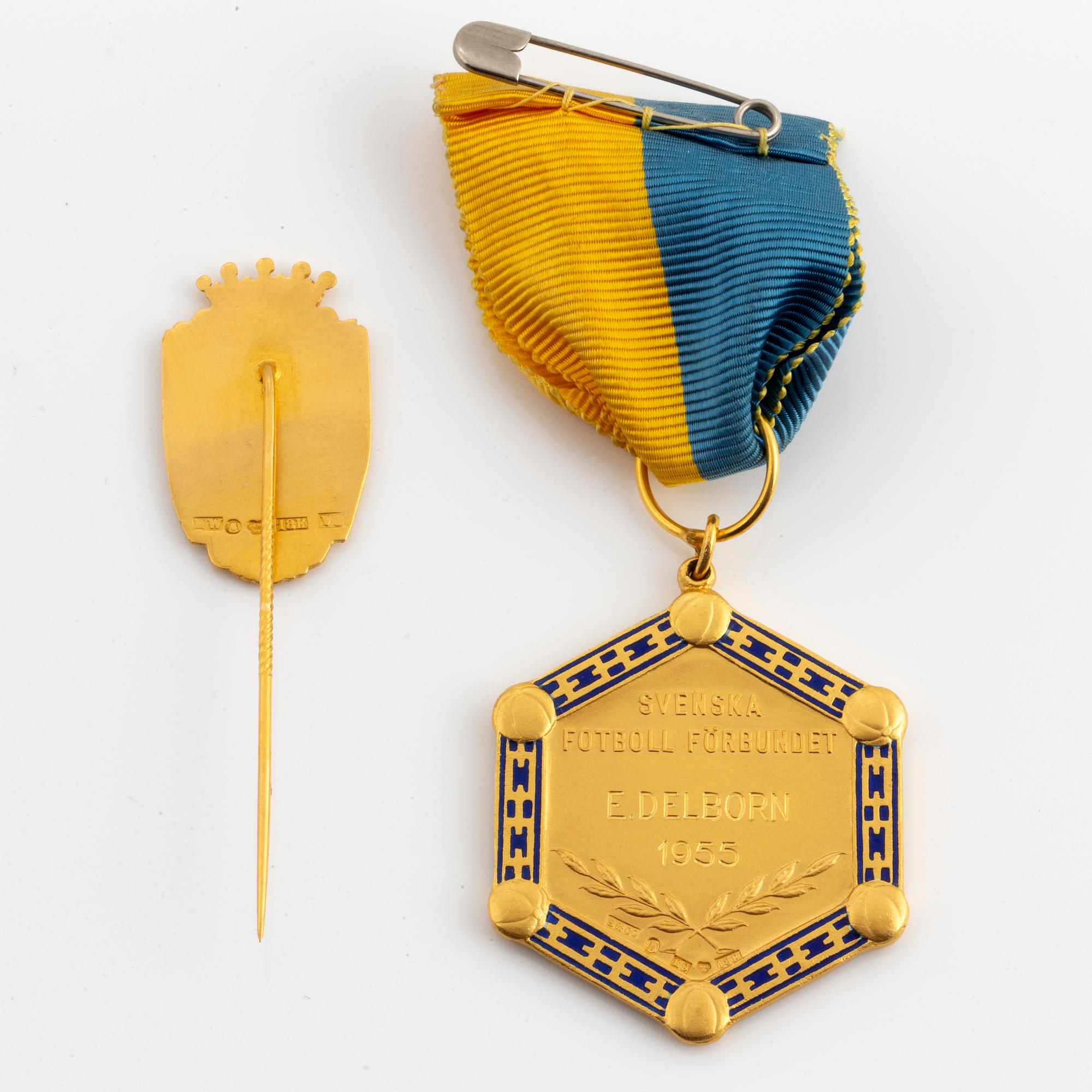 An 18 carat gold medal and a pin, for merit with in the Swedish football association.