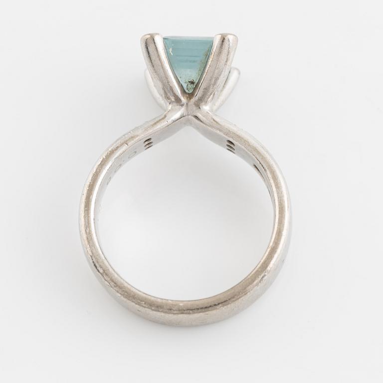 Ring, white gold, Jarl Sandin, with aquamarine and brilliant cut diamonds.