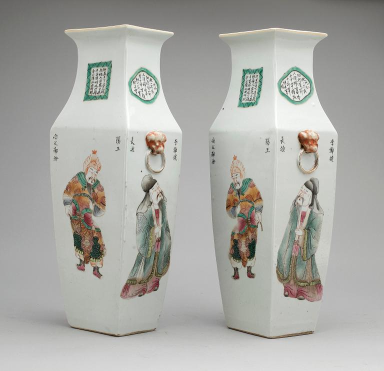 VASER, ett par, porslin, 1900-tal, Kina.