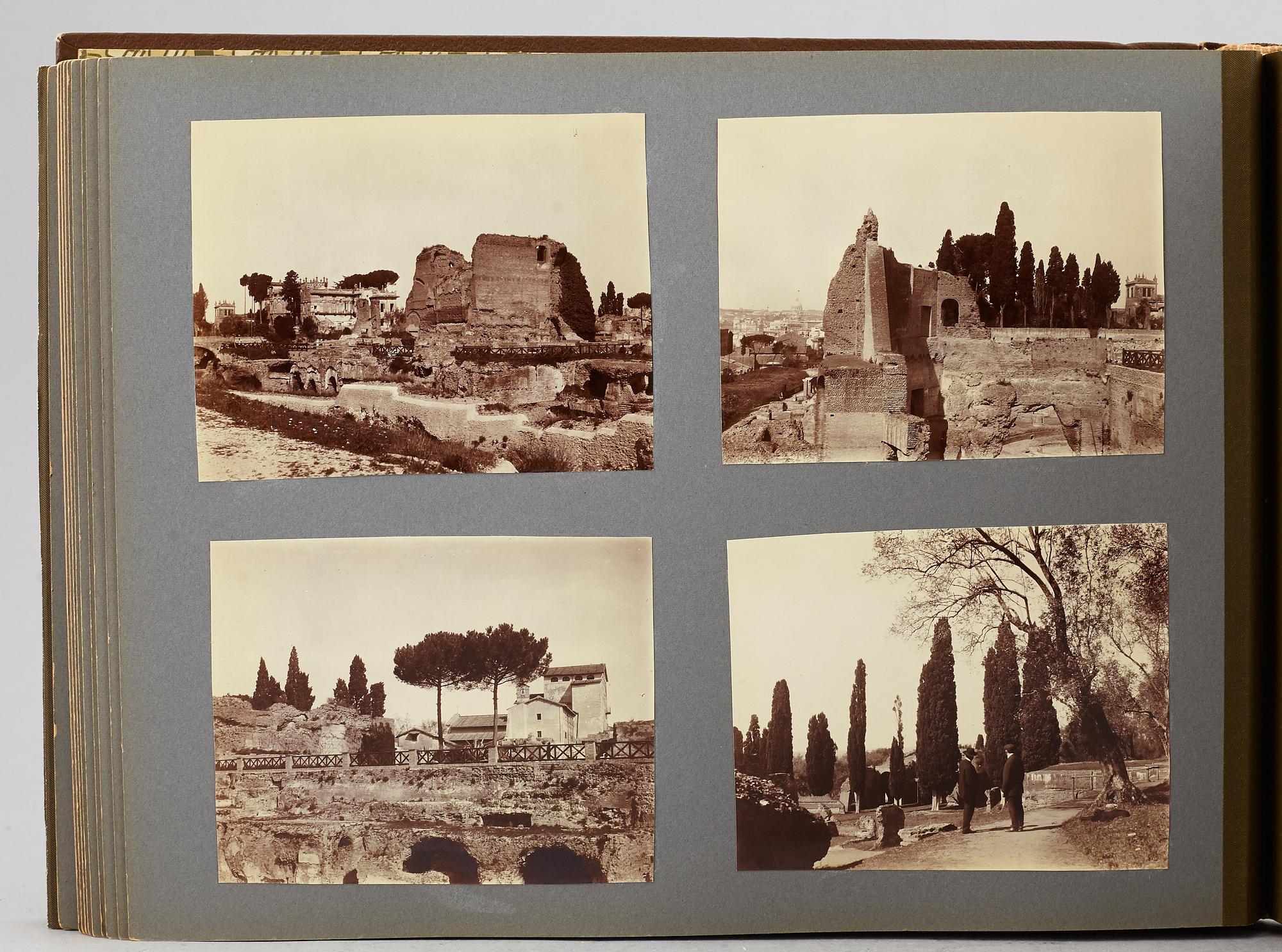 FOTOALBUM,   MEDELHAVSKRYSSNING 1905-06 MED KORVETTEN FREJA.