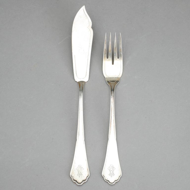 FISKBESTICK, 24 delar, silver, Tyskland, 1900-talets första hälft. Vikt ca 1154 gram.