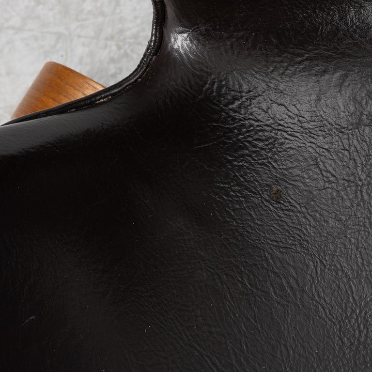 Arne Jacobsen, fåtöljer, ett par, modell 1166, ”Svanen”, Fritz Hansen, Danmark, 1900-talets andra hälft.