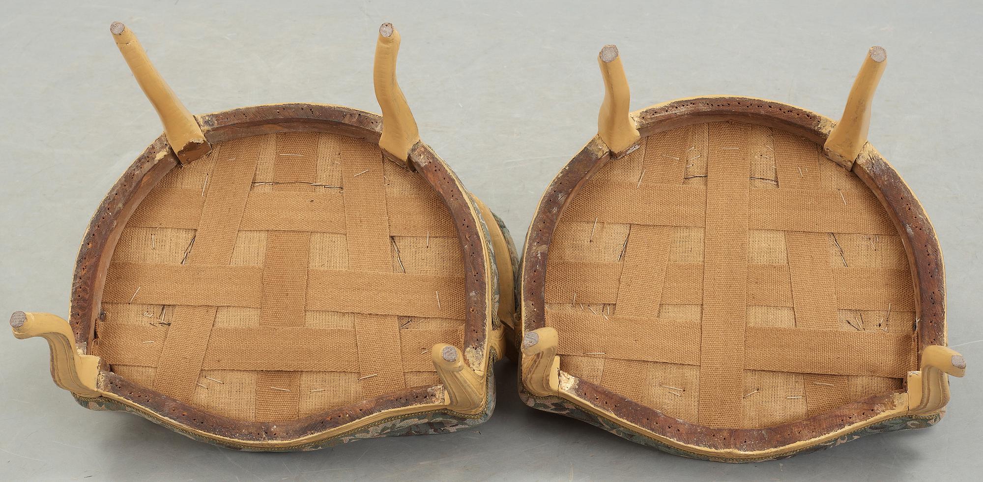 KARMSTOLAR, ett par, rokokostil, 1800-tal.