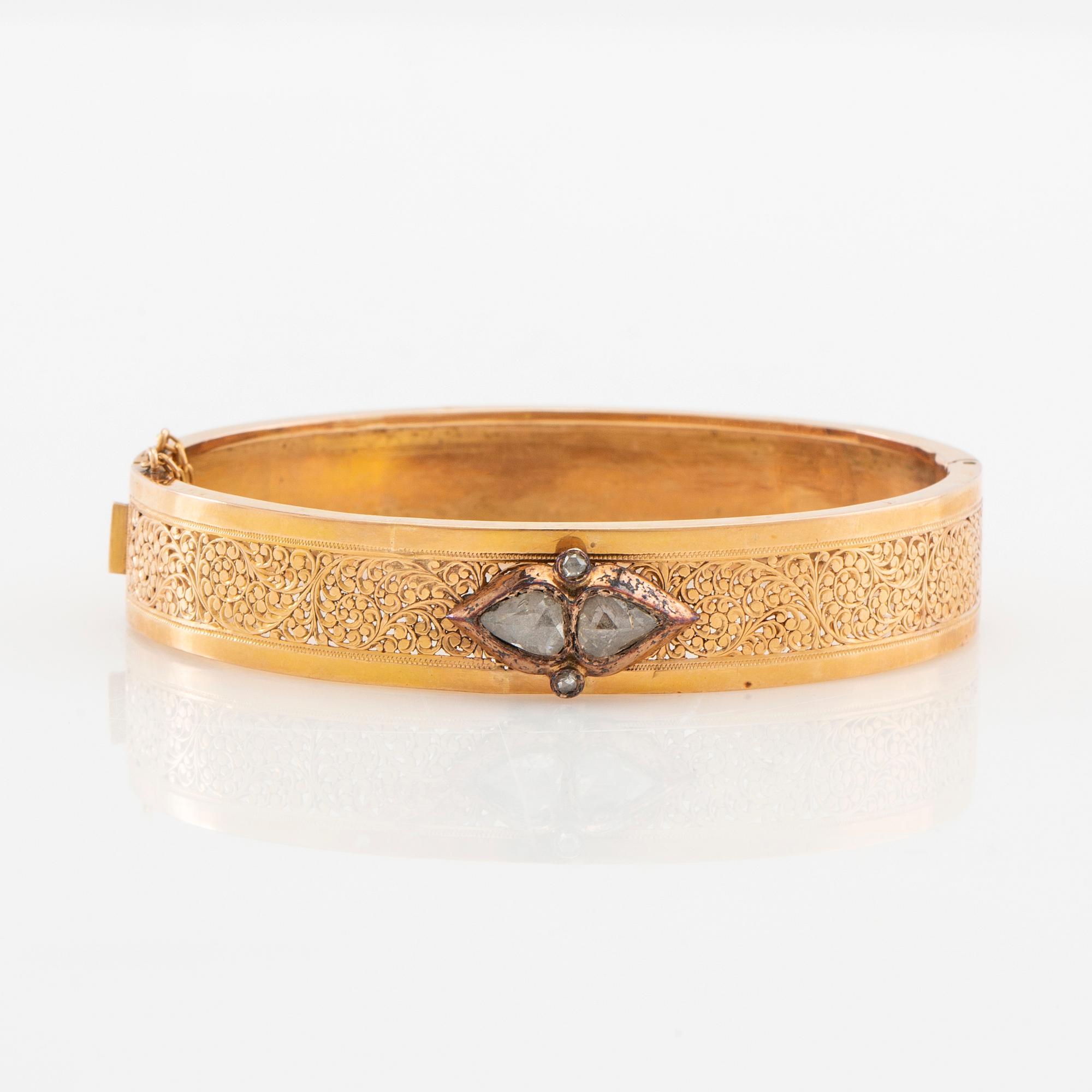 Bracelet 18k gold with rose-cut diamonds.