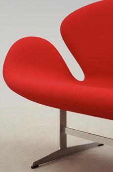 An Arne Jacobsen 'Swan' sofa, Fritz Hansen, Denmark 2000.