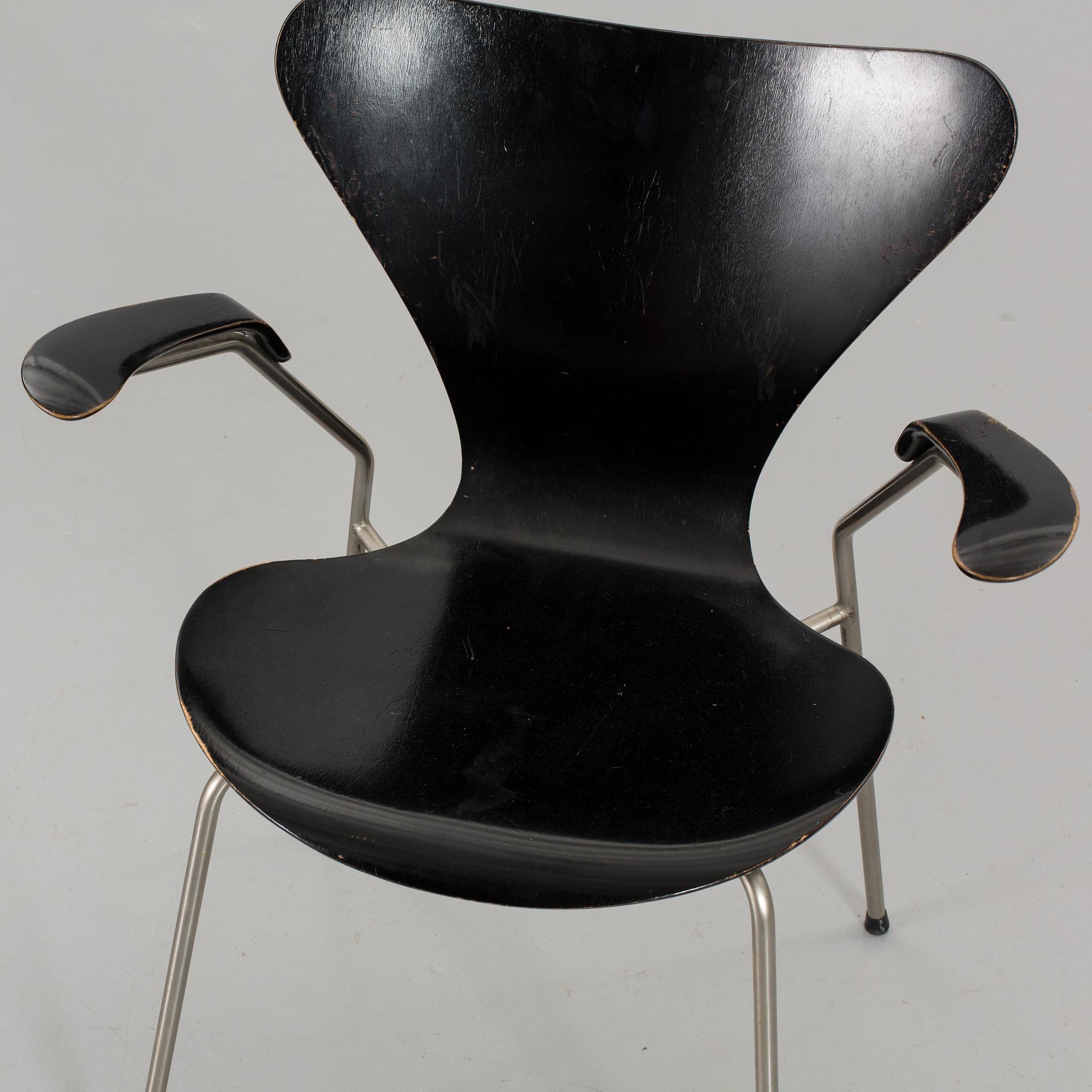 ARNE JACOBSEN ARMCHAIR "SJUAN" FOR FRITZ HANSEN. DENMARK.
